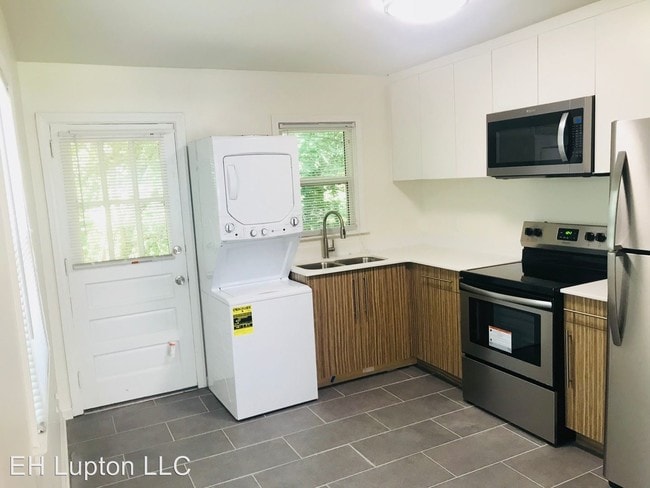 Building Photo - 2 br, 1 bath Apartment - 3801 Lupton Circle