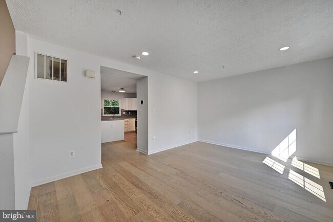 Foto del edificio - 7836 Foxfarm Ln