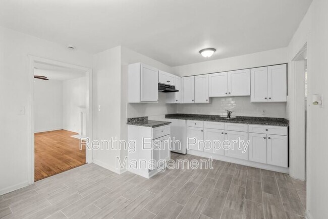 Building Photo - 921 25th St SW