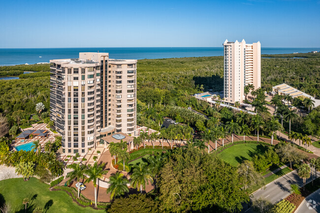 Aerial Photo - Dorchester Condominium