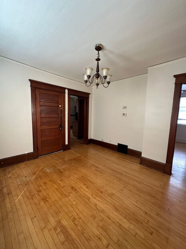 Foto del edificio - 3251 N Booth St