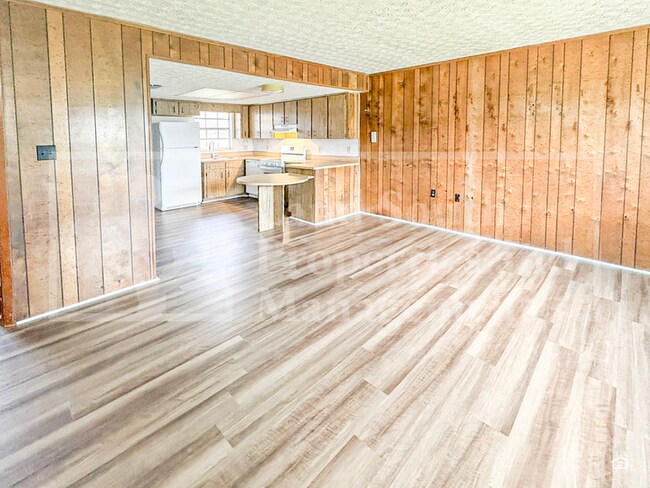 Foto del edificio - 715 W Daughtery Rd