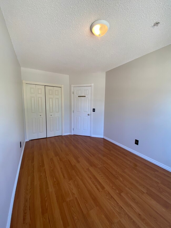 Building Photo - 2-Bedroom Downtown Calgary Rental | Walk to Stampede Station | 1 Month Free