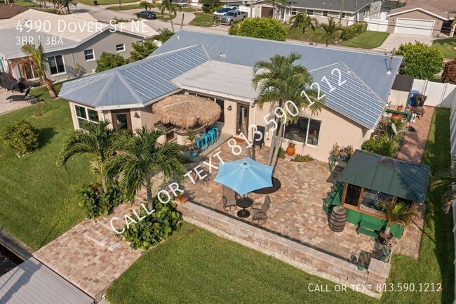 Building Photo - Beautiful St. Pete Canal Home