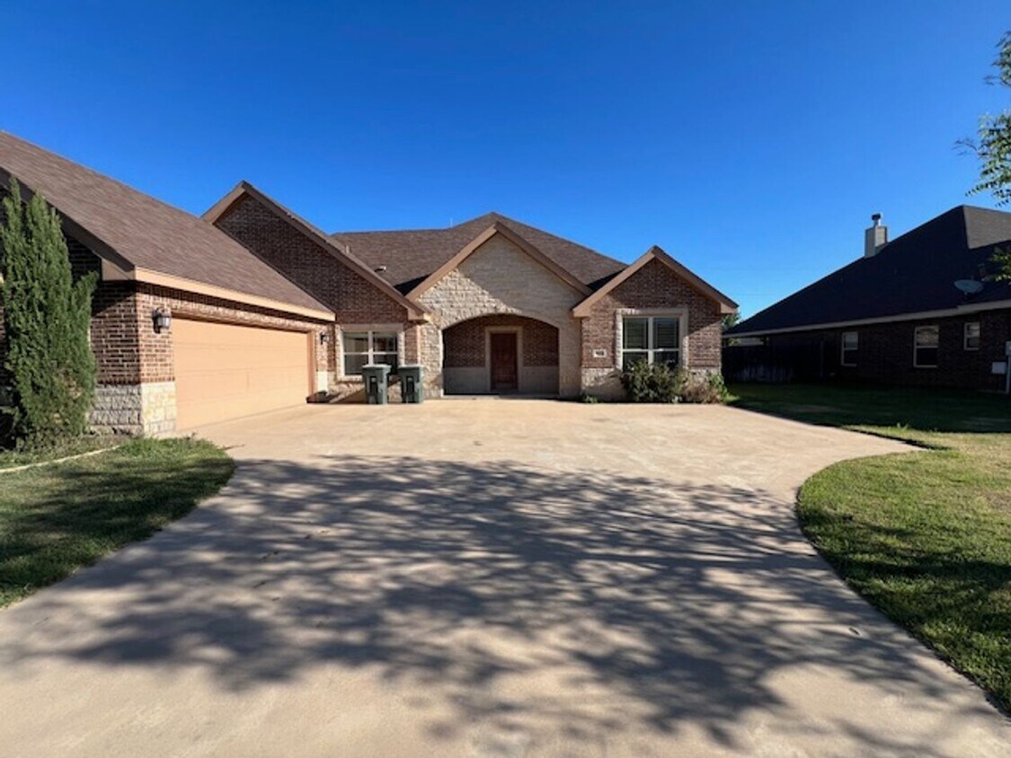 Primary Photo - 3818 Enchanted Rock Rd
