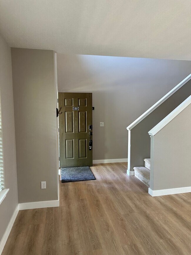 Building Photo - Beautiful 3 Bedroom Home in Bridle Springs Community – Available Now!