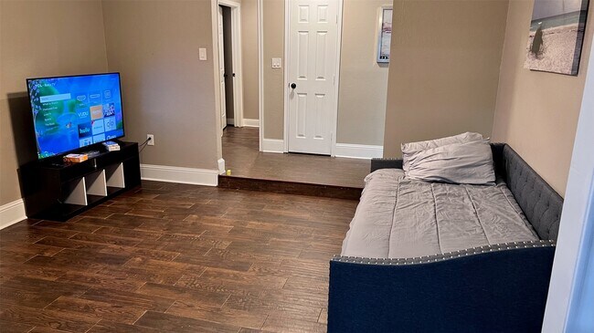 Building Photo - 6335 Tall Willow Dr