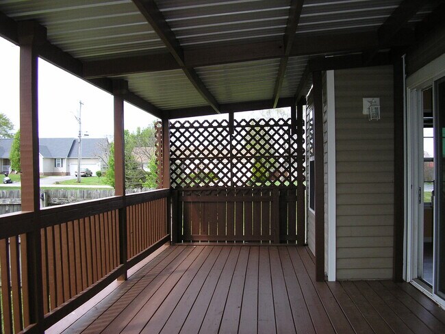 Building Photo - 312 Whispering Hills