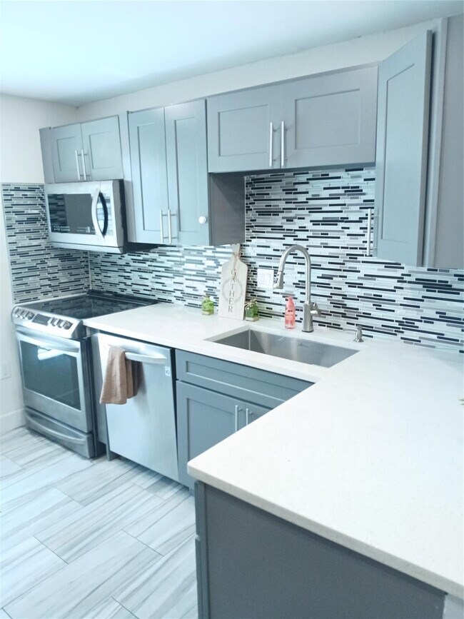 Foto del edificio - 4170 Inverrary Dr