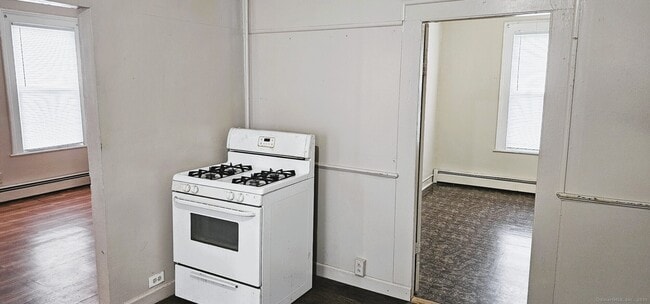 Building Photo - 86 Rockwell Ave