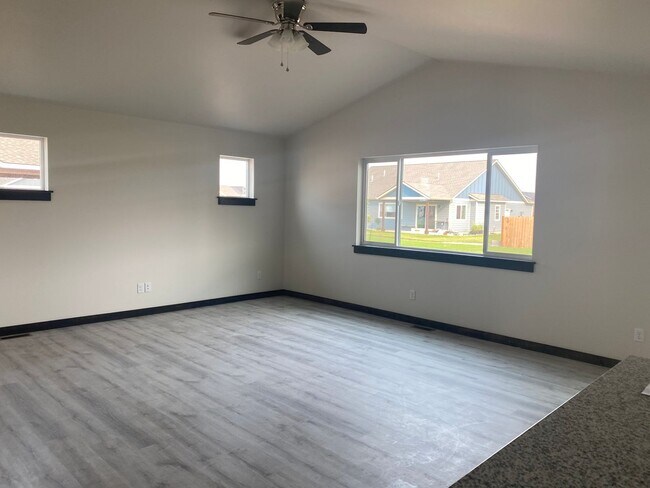 Building Photo - 3 bed 2 bath home in Belgrade