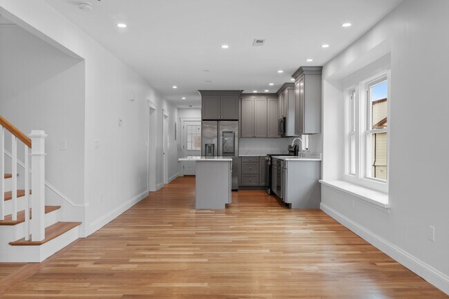 Building Photo - 35 Farragut Ave