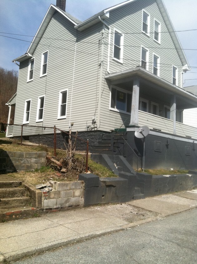 250 5th St, Johnstown, PA 15909 House for Rent in Johnstown, PA