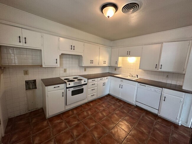 Building Photo - 2414 46th St