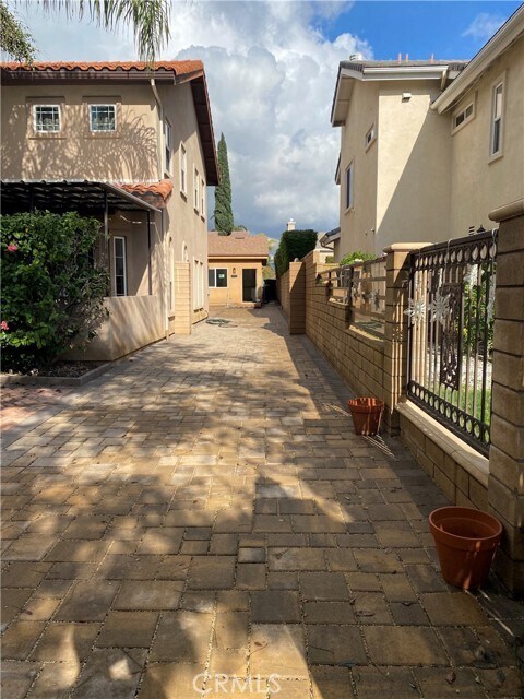 Foto del edificio - 18543 Ingomar St