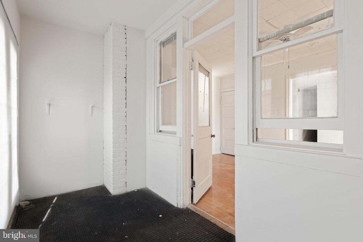 Foto principal - 343 W Lancaster Ave