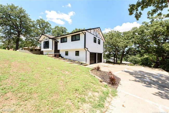 Building Photo - 3 br, 2.5 bath House - 6827 W 35th Pl