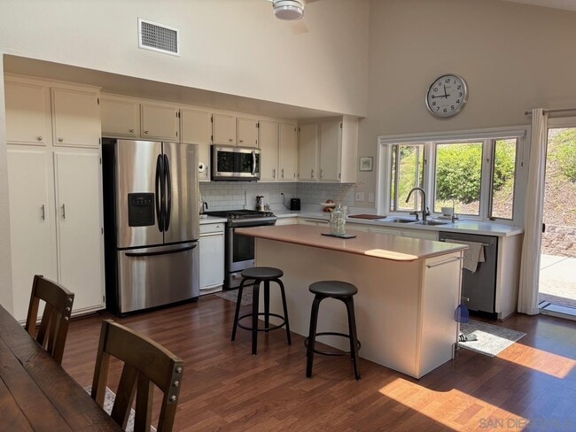 Building Photo - 9956 Courtyard Dr