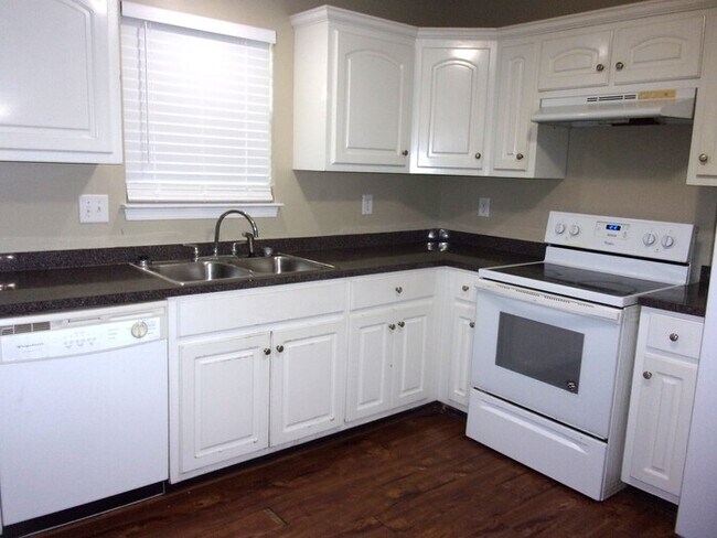 Foto del edificio - Downtown Rock Hill 3 Bedroom 2 Bath Updated Home