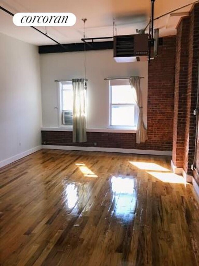 Foto del edificio - 243 St Marks Ave