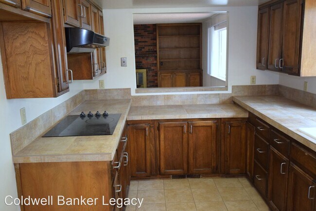 Building Photo - 4 br, 2 bath House - 13131 Cedarbrook NE