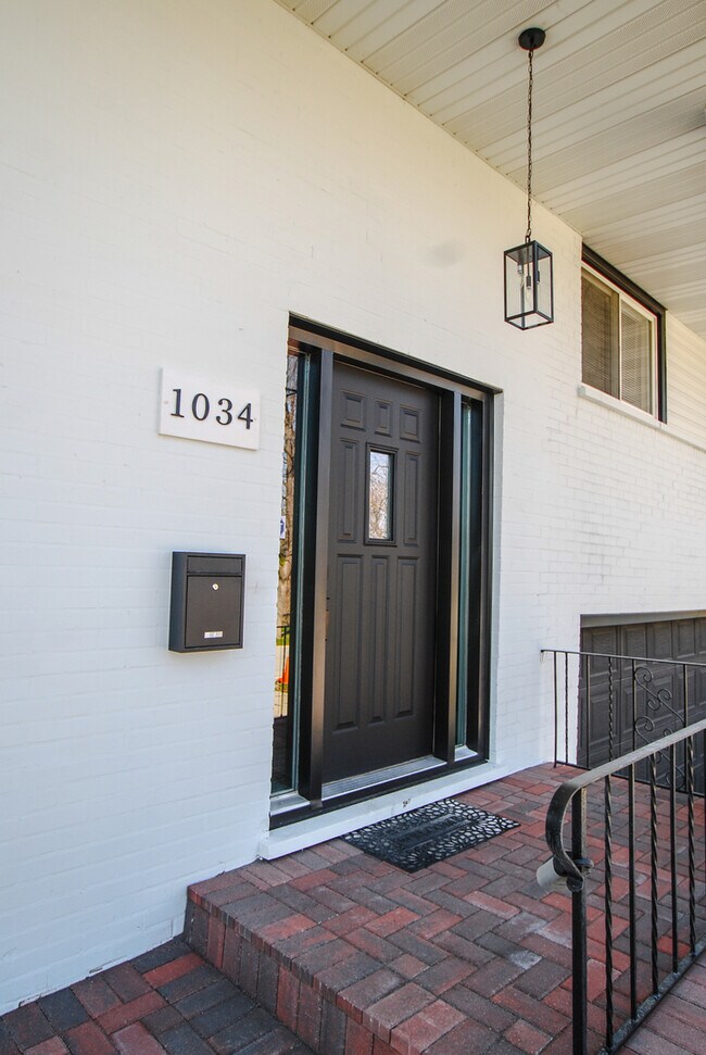 Foto del edificio - 1034 Forest Ln