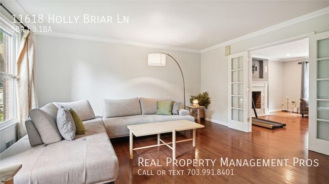Building Photo - Stunning, Spacious Home- Backs to Parkland!