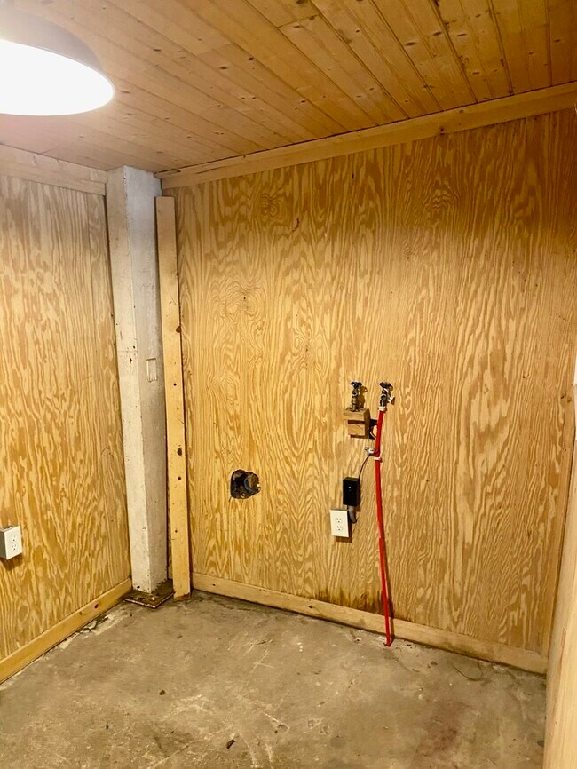 Building Photo - 1Bed/1Bath Multi-Family Unit Off Hwy 58!