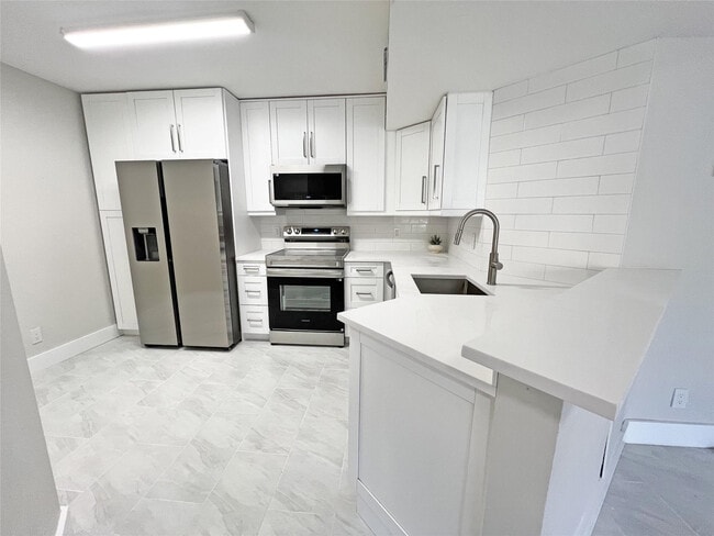 Foto del edificio - 9055 Wiles Rd