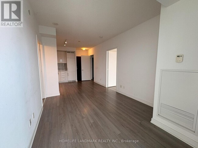 Photo du bâtiment - 5180 Yonge St