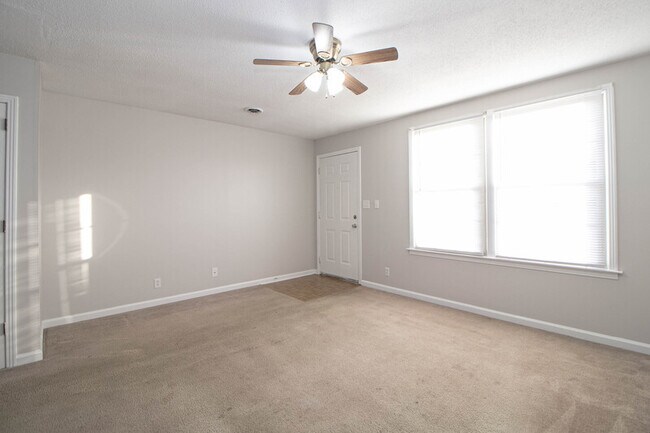 Building Photo - 814 Golf View Pl