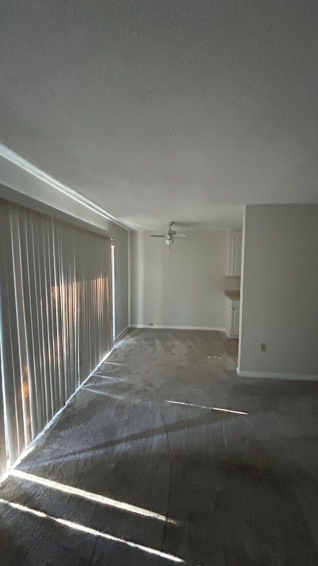 Living room and dining area - 871 Woodside Ln E