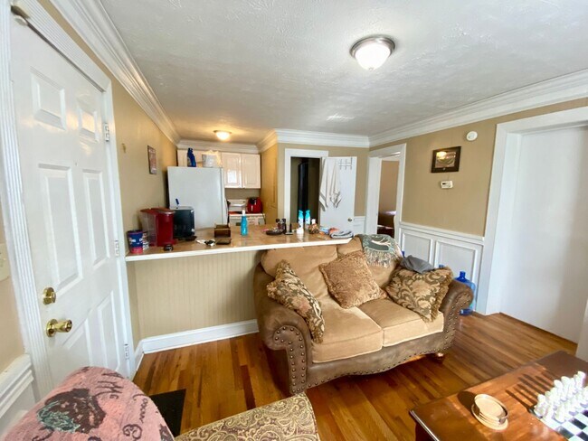 Building Photo - 110 Donna Duplex