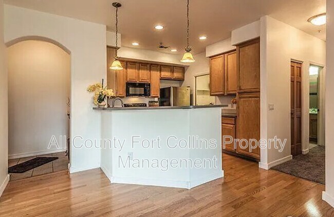 Building Photo - 5220 Boardwalk Dr