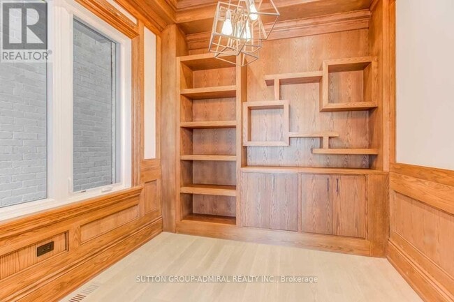 Photo du bâtiment - 305 Finch Ave E