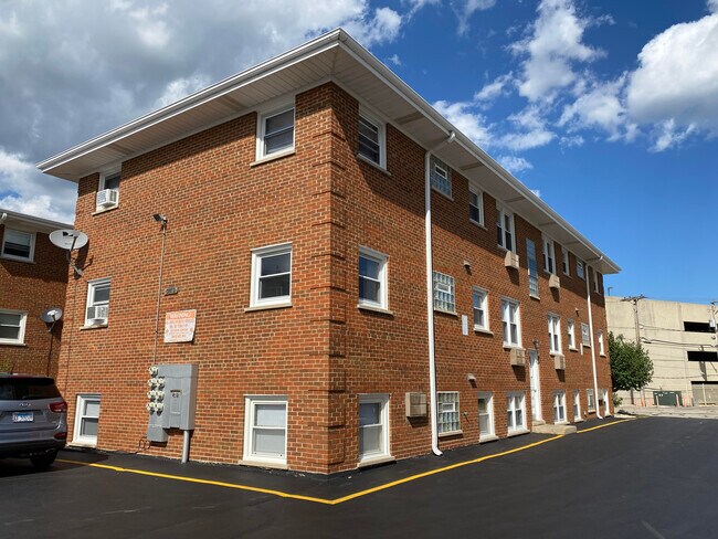 Large Parking Lot - 6148 Willow Creek Dr