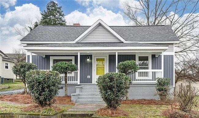 Building Photo - Welcome to this charming 3-bedroom, 2-bathroom home located in the vibrant city of Concord, NC.