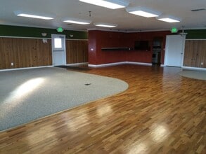 Building Photo - 831 Niantic St