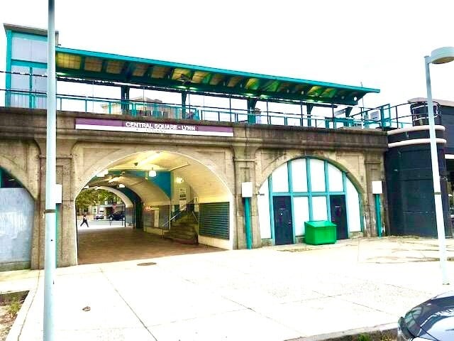 Building Photo - 50 S Common St