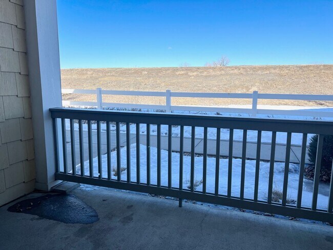 Building Photo - Beautiful 2 Bed 2 Bath Condo Near Centerra!