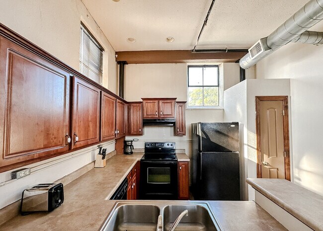 Foto del edificio - 521 N Jefferson Ave