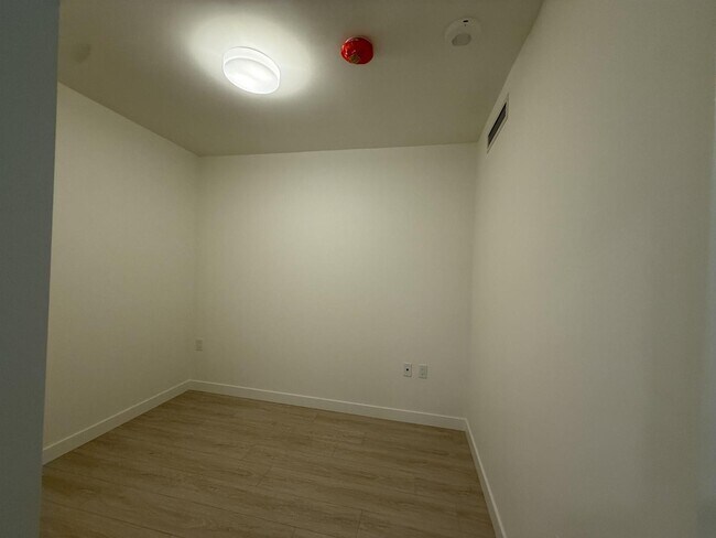 Photo du bâtiment - 13675-1107A 107A Ave