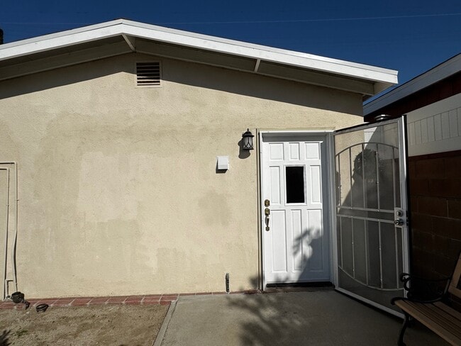 Foto del edificio - 11041 Leadwell St