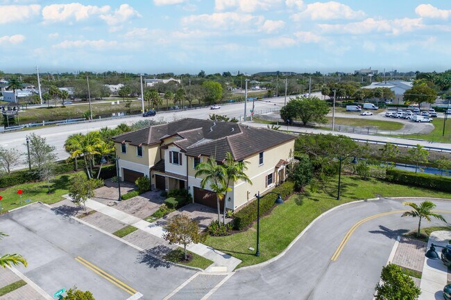 Foto del edificio - 4622 Belgian Ln