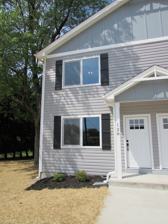 Building Photo - Brand new 3 bed/2.5 bath duplex located in the east side of Lincolnton