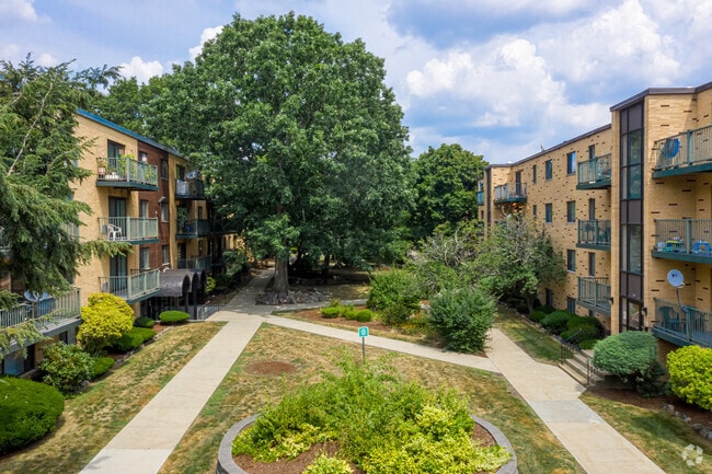 Exterior Photo - Fairlawn Estates at the T