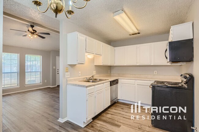 Foto del edificio - 1102 Glen Creek Dr