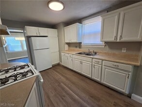 Building Photo - 1405 Villa Dr