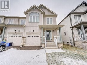 Building Photo - 758 Cook Cres