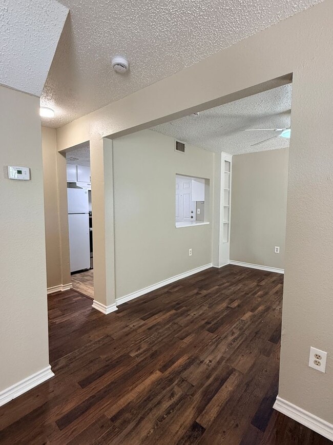 Foto del edificio - 3 Bedroom 2 Bath 2 Story Updated